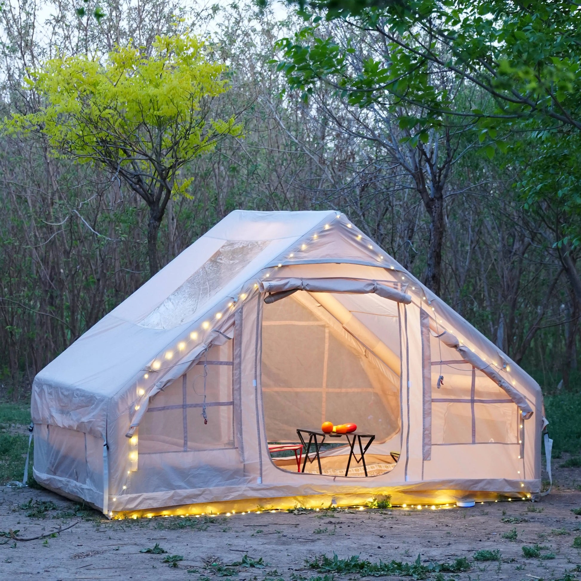 Large capacity luxury camping tents