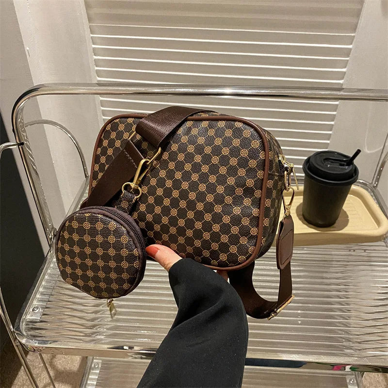 Casual tote bag with silt pocket