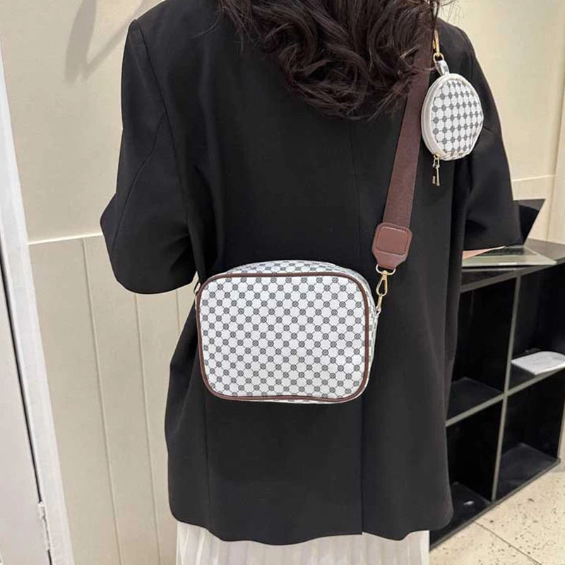 Women's fashion tote with appliques