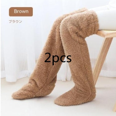 Two brown fuzzy socks on a white surface with '2pcs' text.